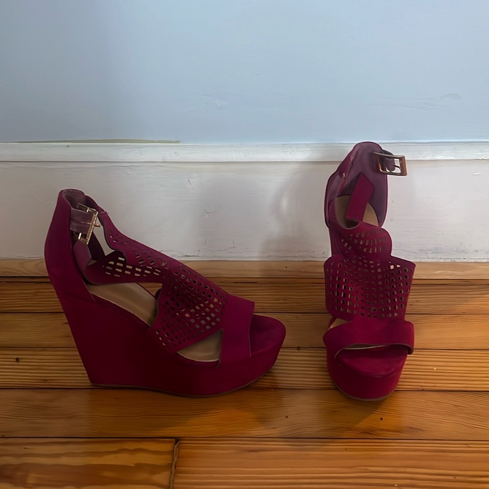 Magenta wedges